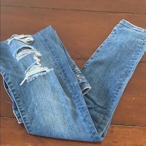 American Eagle High-Rise Ripped Jegging